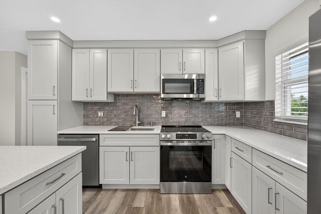 Building Photo - 316 La Mancha Ave