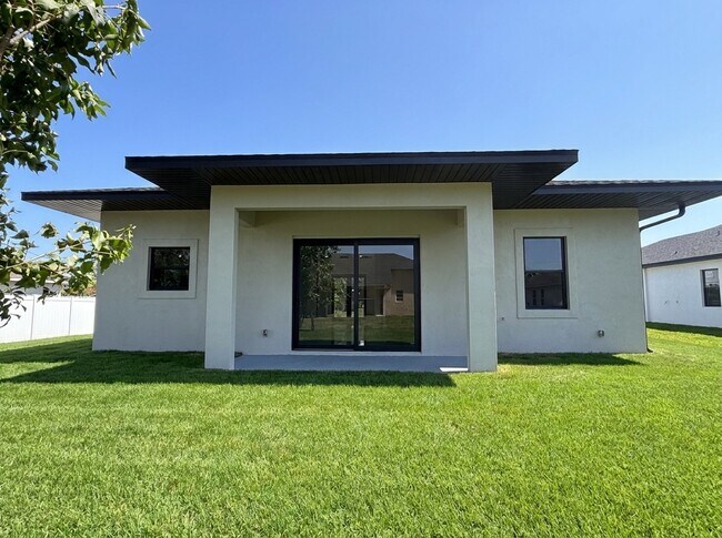 Building Photo - 2418 NW 25th St
