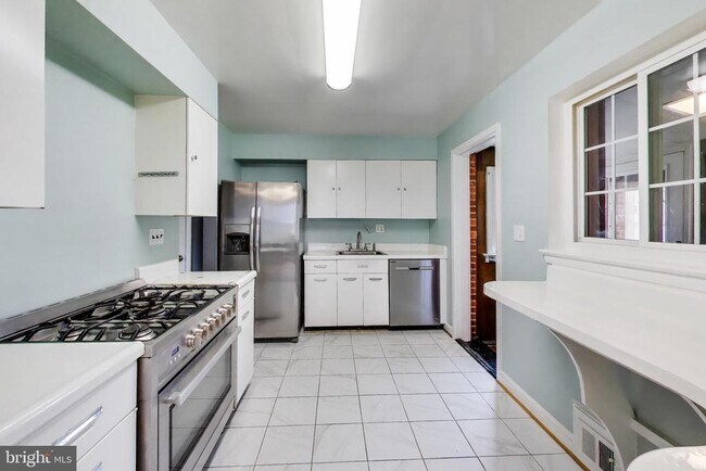 Building Photo - 7215 Normandy Ln