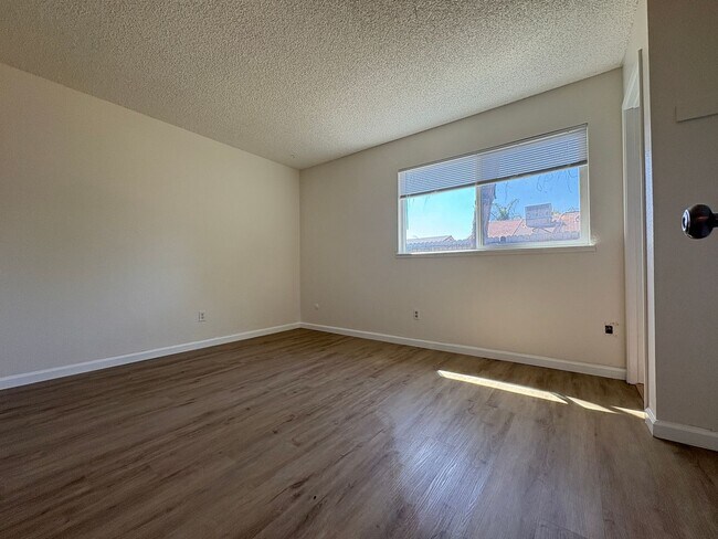 Building Photo - Updated 3 Bed, 2 Bath Single-Story Home