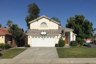 Building Photo - 2 story 3 bed in Northwest Bakersfield wit...