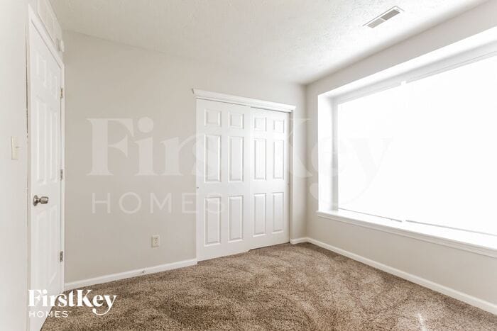 Building Photo - 2215 Rolling Oak Dr