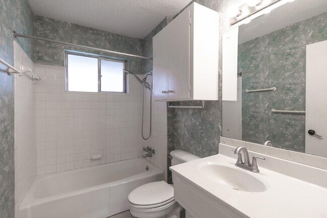 Building Photo - 8110 Exmoor Dr