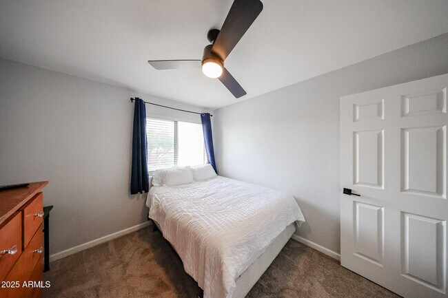 Building Photo - 3902 E Rosemonte Dr