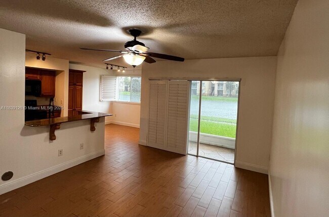 Primary Photo - 2620 S University Dr