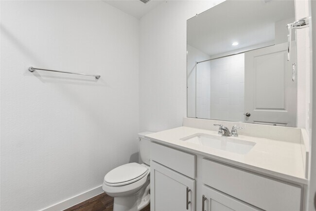 Building Photo - 3022 La Latina Dr