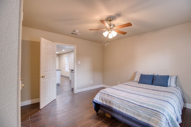 Building Photo - 1622 Dove Run