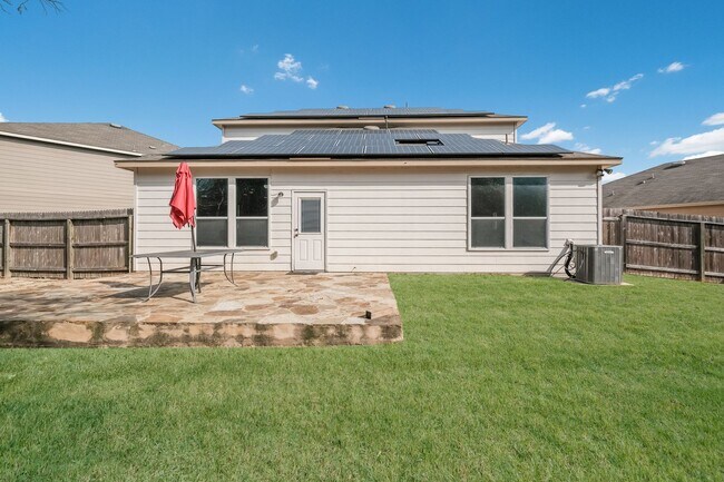 Building Photo - Bright & Spacious Home in Comal ISD