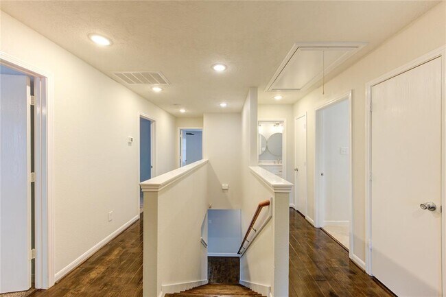 Building Photo - 18503 Fair Grange Ln