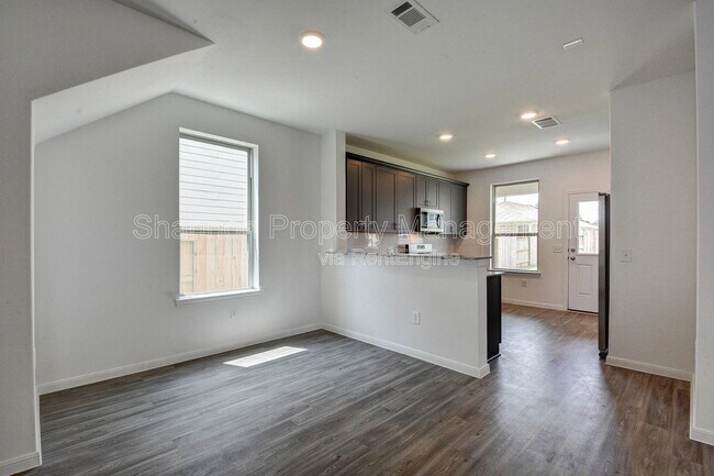 Building Photo - 16642 Teak Mantle Rd