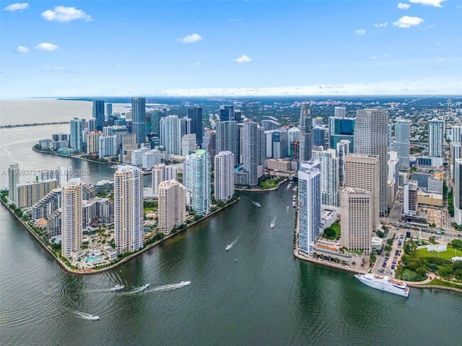 Building Photo - 495 Brickell Ave