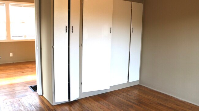 Building Photo - 556 Indiana Ave