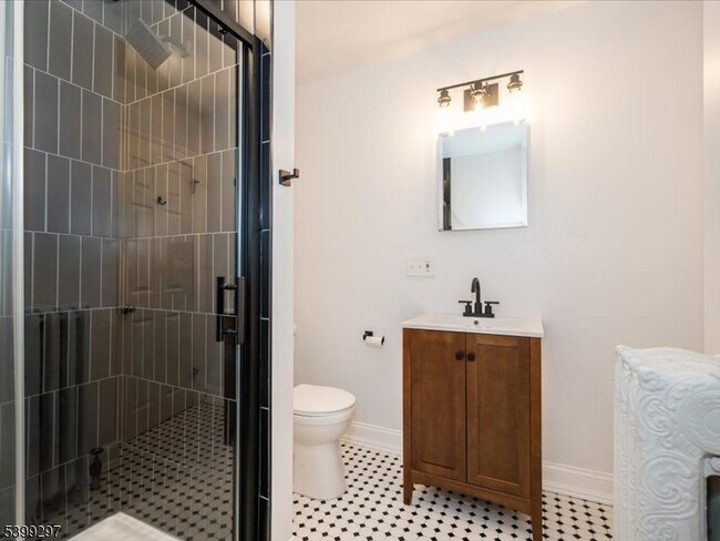 Building Photo - 14 Ravine Ave