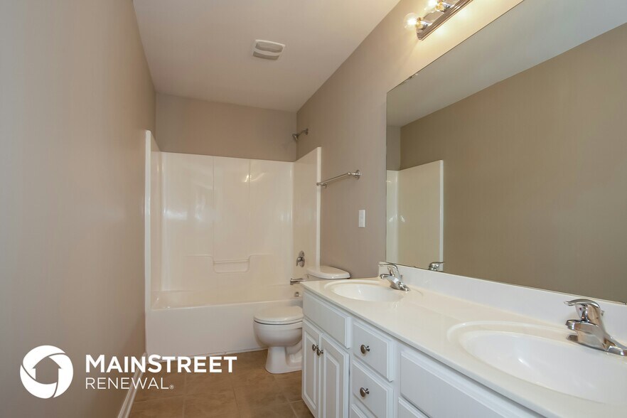 Building Photo - 453 Clearwater Dr