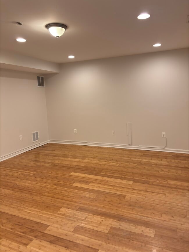 Building Photo - 526 Harbour Ct