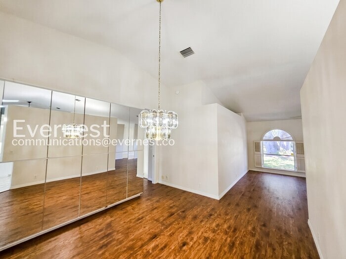Building Photo - 5609 Rosewall Cir