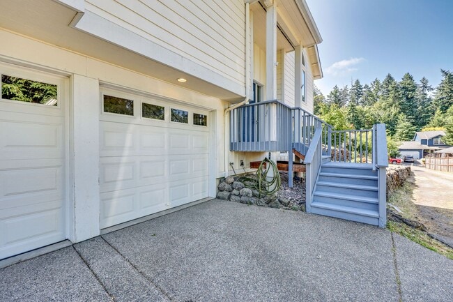 Building Photo - Poulsbo Home