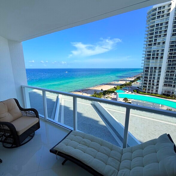 Building Photo - 16699 Collins Ave