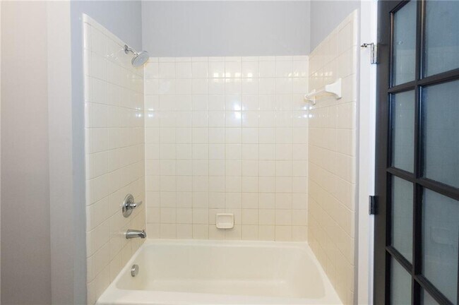 Building Photo - 1195 Milton Terrace SE