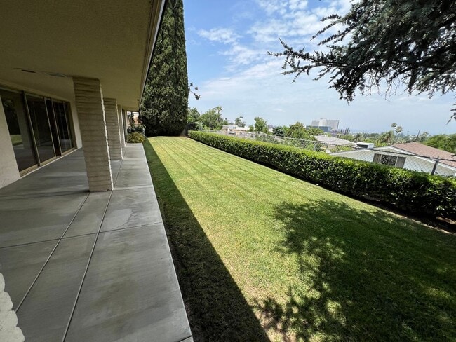 Building Photo - Coming Soon! Beautiful large 3 bedroom Hou...