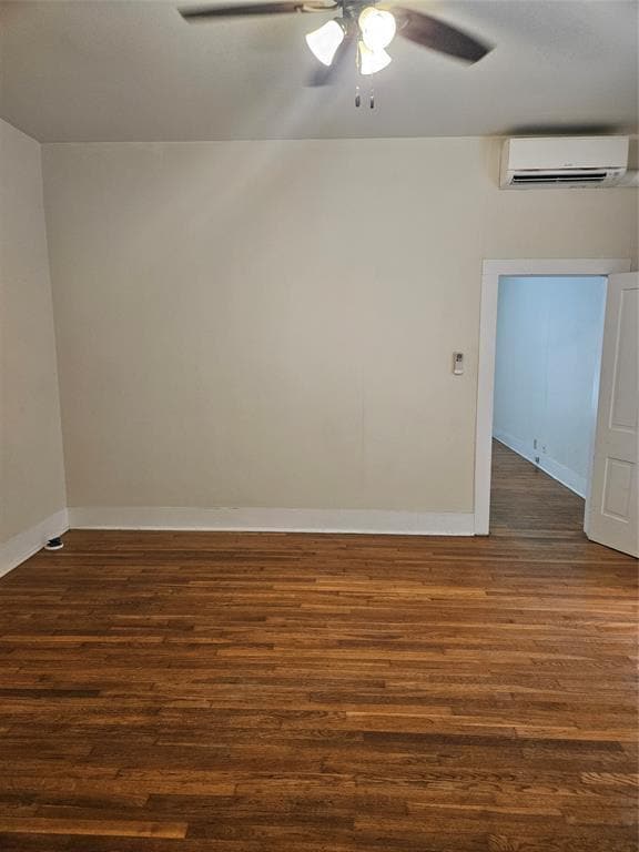 Building Photo - 704 W 22nd St