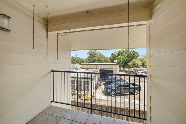 Building Photo - 3131 Cummins St