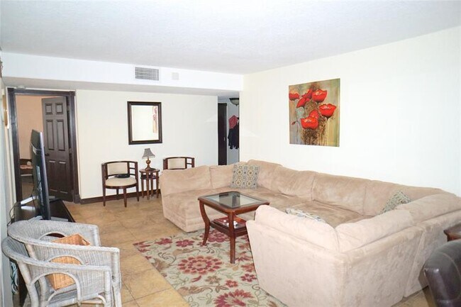 Building Photo - 525 N Ocean Blvd