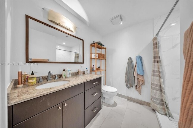 Building Photo - 1400 Salzedo St