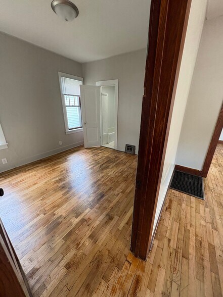 Building Photo - 413 S Phillips Ave
