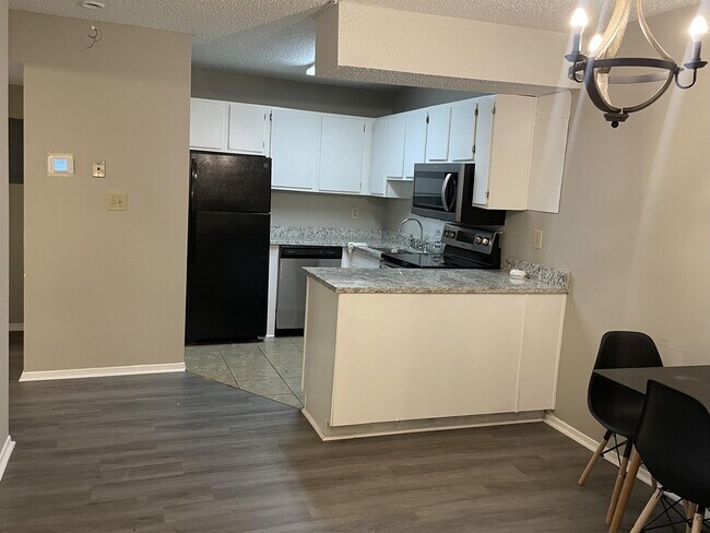 Building Photo - 6601 Willow Pointe Dr NW