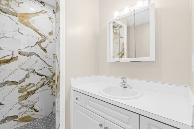 Building Photo - Apartment for rent