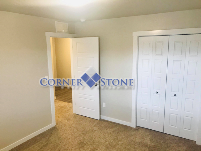Building Photo - Great Meridian Home with Bonus Room!