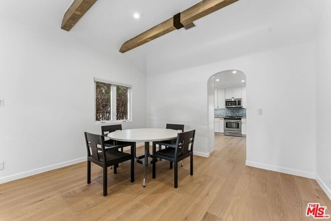 Building Photo - 8833 Ashcroft Ave