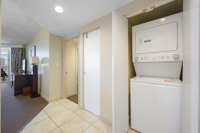 Building Photo - 17375 Collins Ave