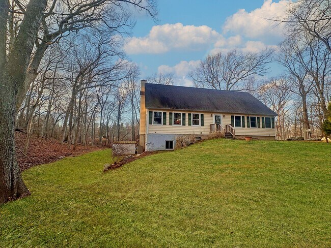 Building Photo - 12 Dogwood Ln