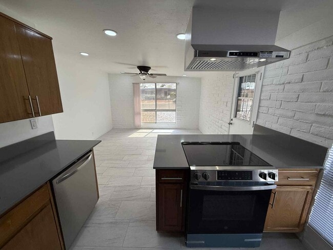 Building Photo - 8133 E 6th St