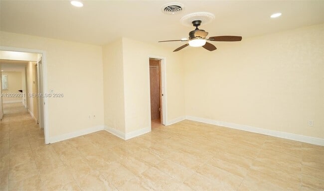 Building Photo - 5613 Pierce St