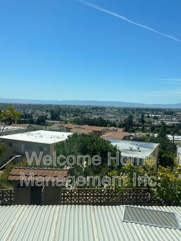 Building Photo - 16233 San Remo Dr