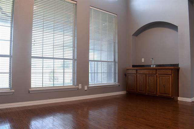Building Photo - 409 Royal Crest Dr