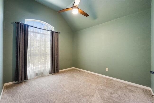 Building Photo - 112 Trotter Dr