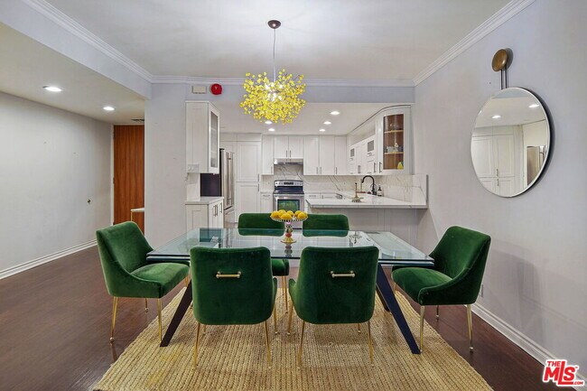 Building Photo - 1100 Alta Loma Rd