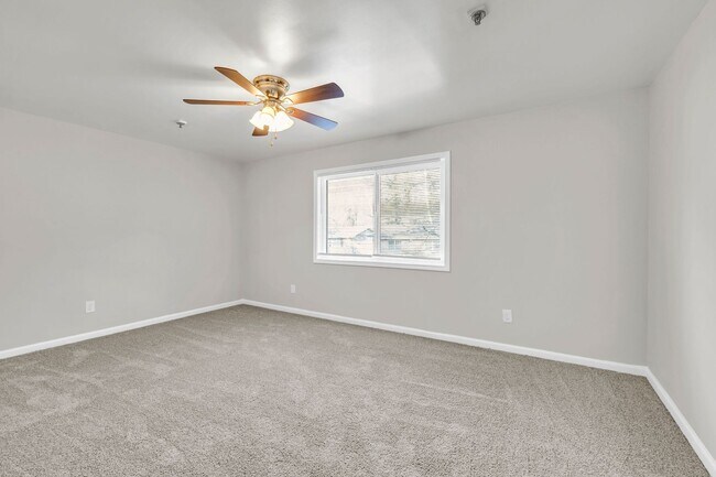 Building Photo - 1621 Line Cir
