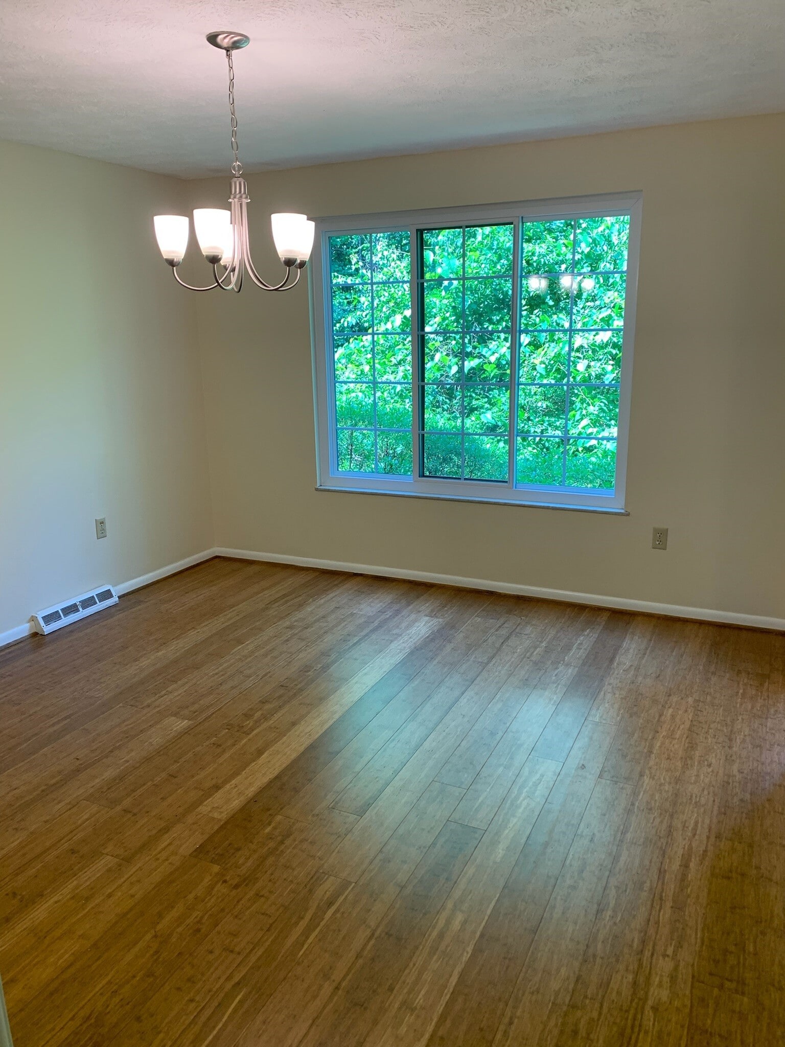 Building Photo - 111 Little Glen Dr