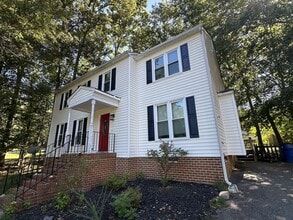 Building Photo - For Rent: Charming 4-Bedroom Colonial in C...