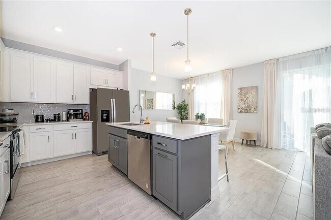 Building Photo - 5818 Wallis Ln