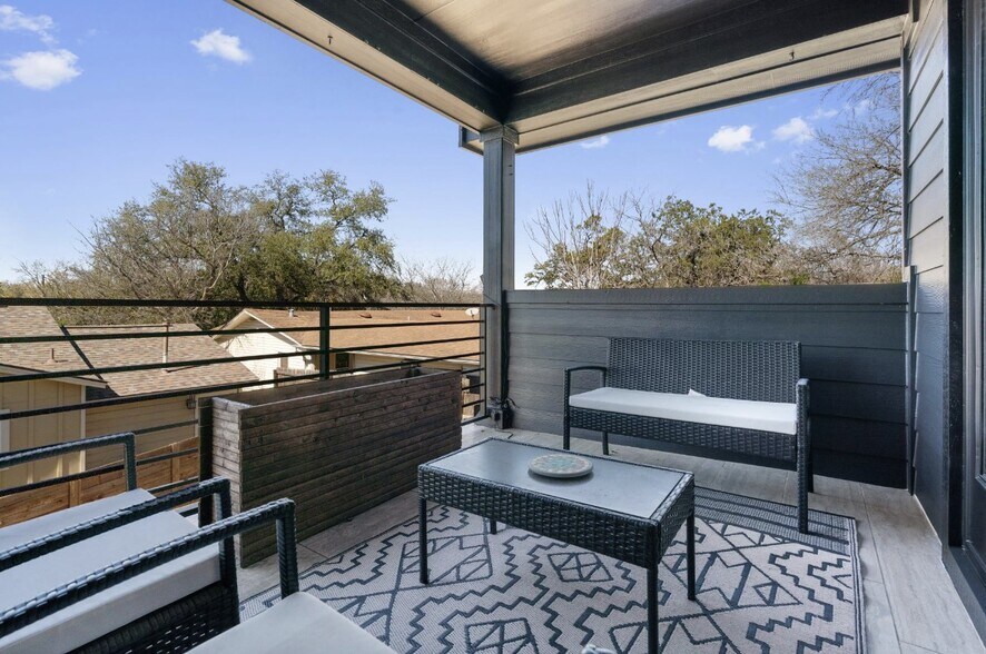 Building Photo - 4411 Lareina Dr