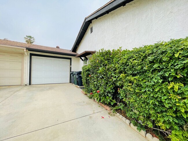 Building Photo - Coming soon! 3 bed, 2 Bath in centrally located community of Redlands