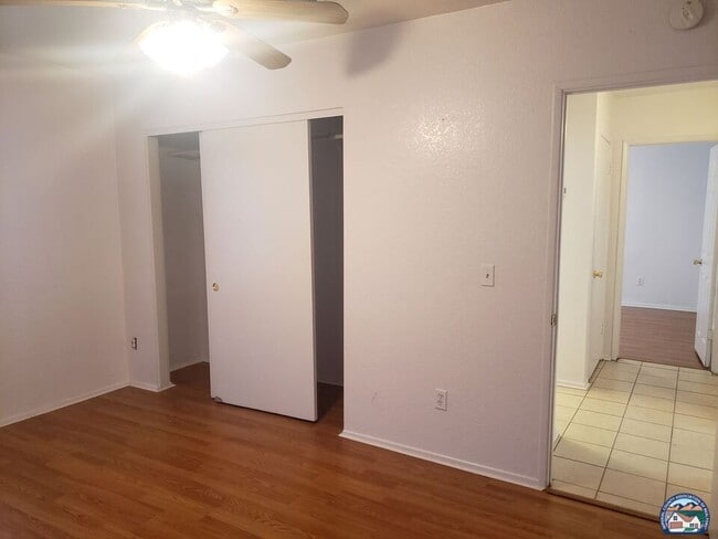 Building Photo - 658 S Cesar Chavez St