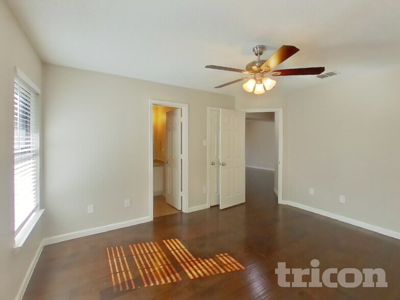 Building Photo - 716 King St