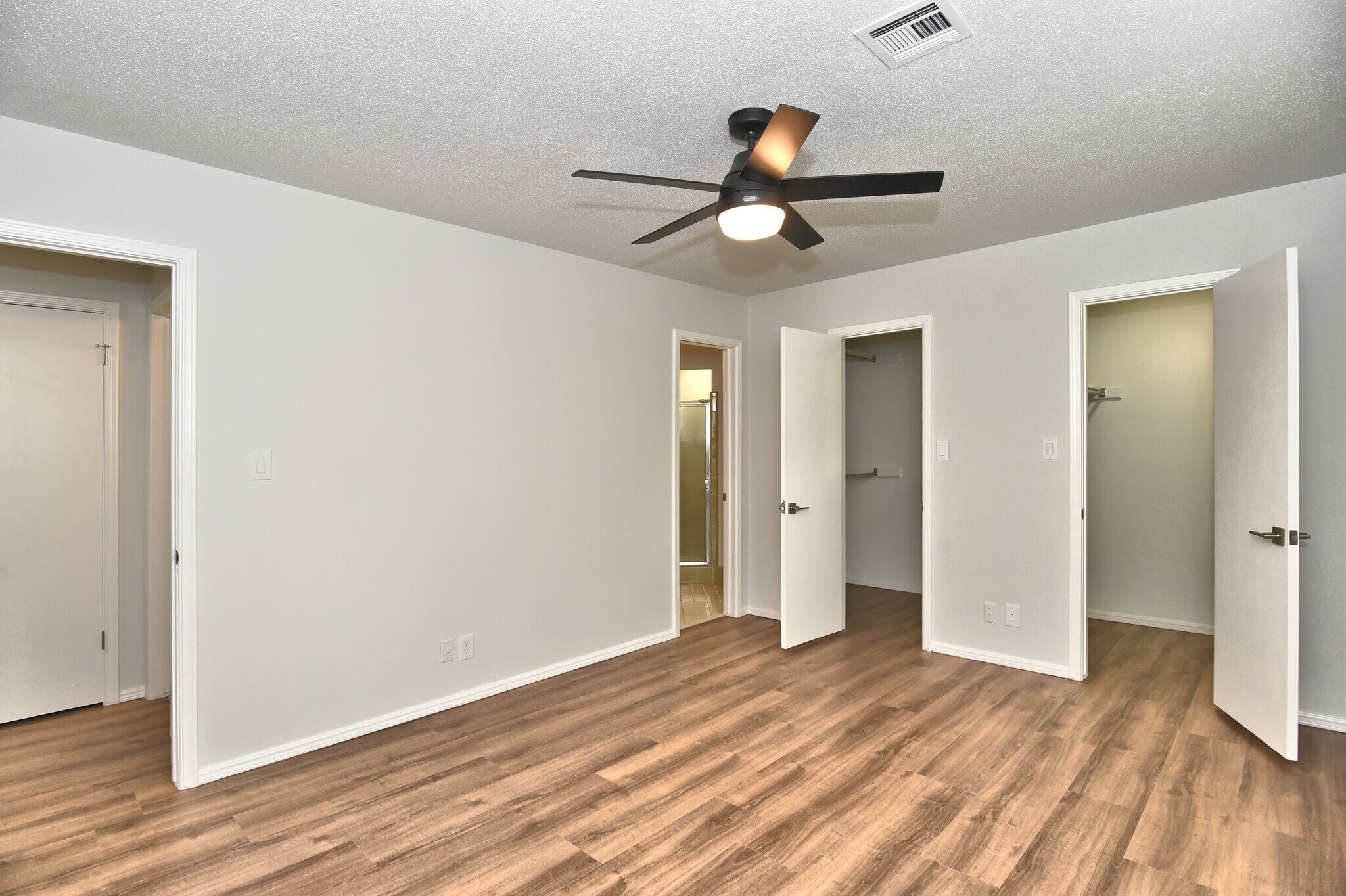 Building Photo - 6925 E 73rd St